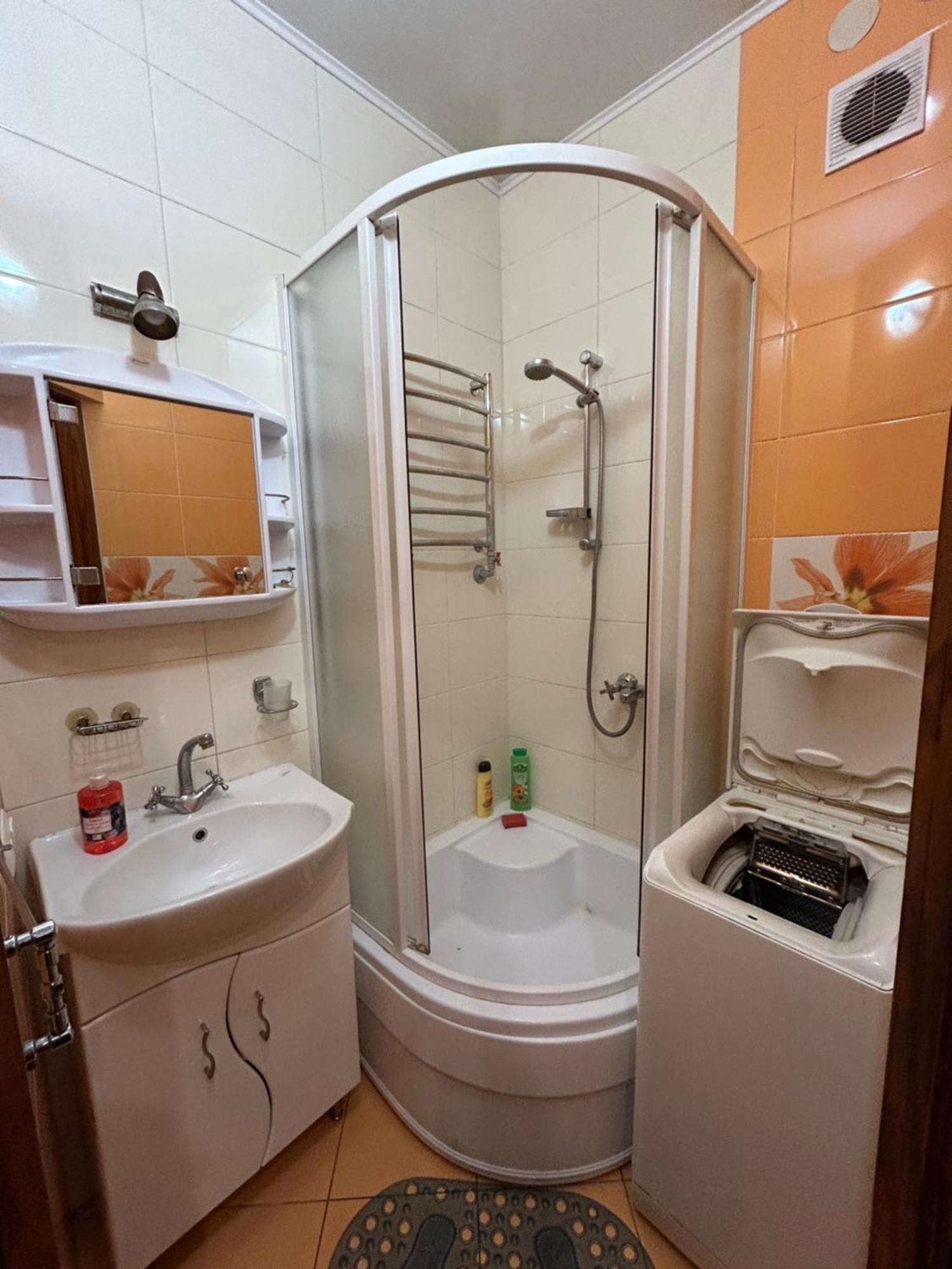 Three Bedroom Stepana Bandery Street Rivne Ngoại thất bức ảnh