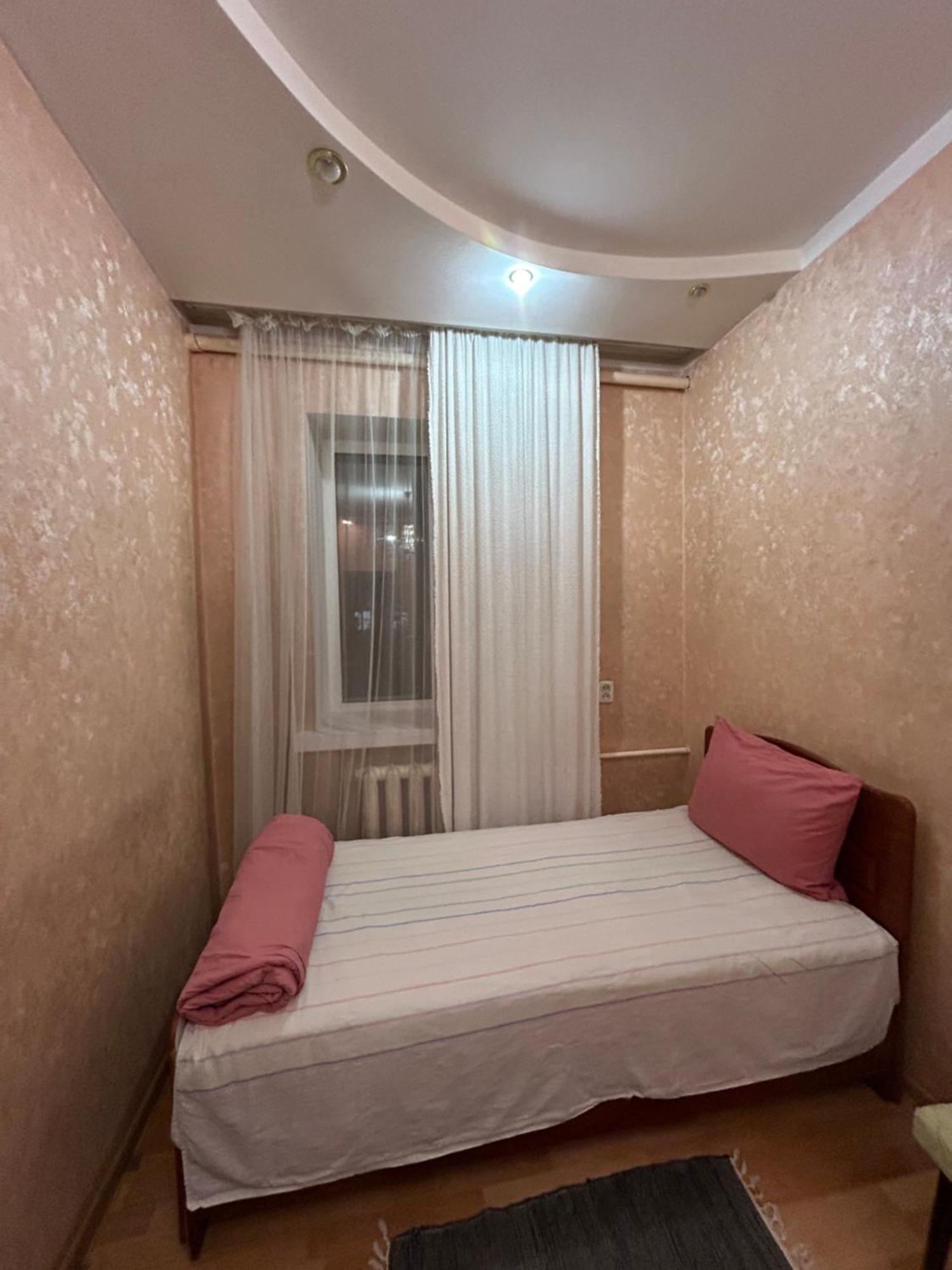 Three Bedroom Stepana Bandery Street Rivne Ngoại thất bức ảnh